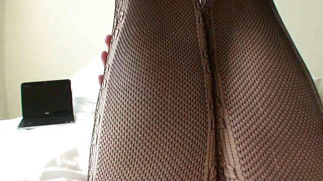 Precioso trío de lesbianas pillada chupandosela alemanas