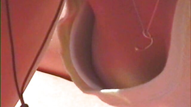 Sexy madura rubia susurra y se videos pilladas xx burla de en bata