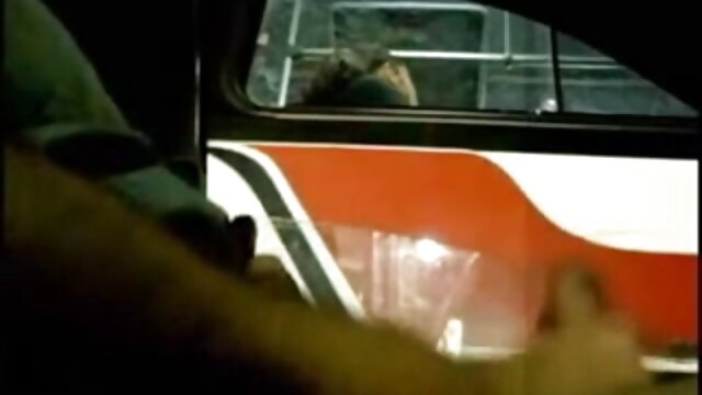 Chica solo quiere divertirse vol.1 pillados follando en el coche