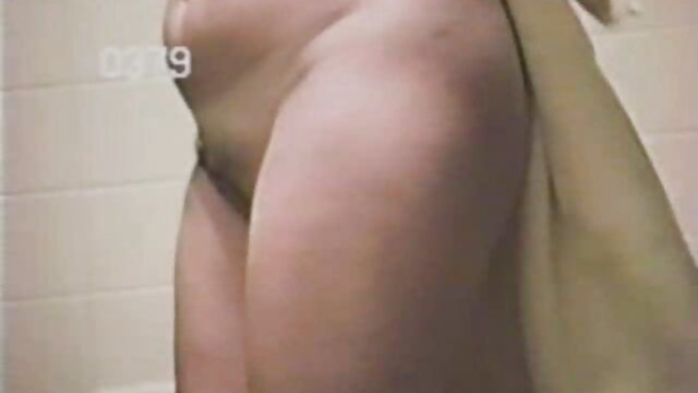 Mamá videos pillados teniendo sexo madura con tetas muy grandes y coño peludo